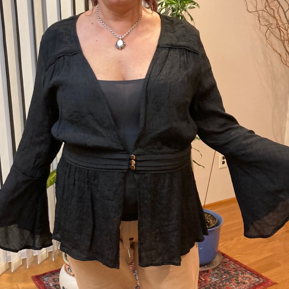 NWOT Thalia Sodi beautiful woman’s long sleeve blouse